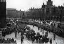 Niemcy w Krakowie czasu okupacji. Hitlerowcy na Rynku Głównym [foto]