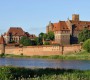 10 historycznych miejsc w Polsce idealnych na majówkę. Wycieczki z historią w tle
