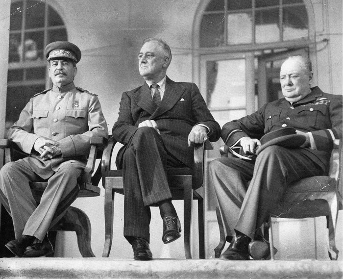 Wielka trójka, od lewej: Stalin, Roosevelt, Churchill