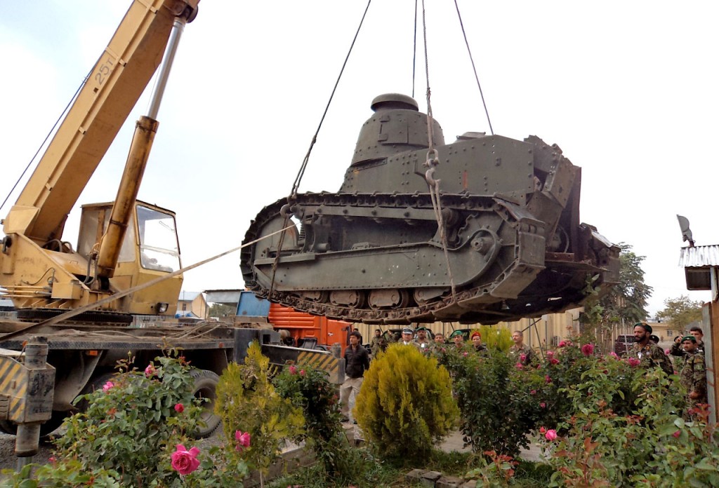 Unikatowy czołg Renault FT17 trafi z Afganistanu do