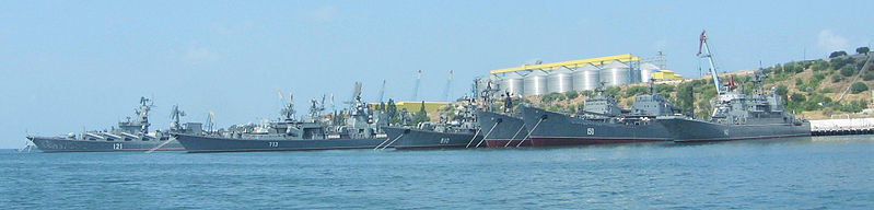 Rosyjskie okręty wojenne w Sewastopolu / fot. Cmapm, CC-BY-SA-3.0