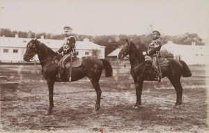 Oficerowie grodzieńskiego pułku huzarów w Warszawie 1892