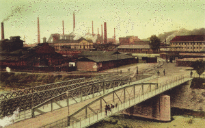 Huta trzyniecka w 1910 (na pierwszym planie most na rzece Olzie)