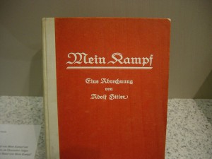 Okładka książki z wydania z 1925 roku CC BY-SA 3.0