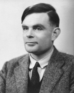 Po otrzymaniu tytułu doktora z logiki na Princeton University Alan Turning powrócił do Wielkiej Brytanii i w 1938 roku i King's College na University of Cambridge. Turing jest autorem książki na temat algorytmów, co więcej wielu uważa go za ojca informatyki.  FOT. National Portrait Gallery, Londyn