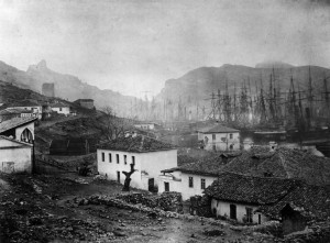 Ba­ła­kła­wa - w por­cie wi­docz­ne ża­glow­ce. Mia­sto było sie­dzi­bą bry­tyj­skich wojsk w cza­sie wojny krym­skiej, fot. Roger Fenton, ok. 1854 r.