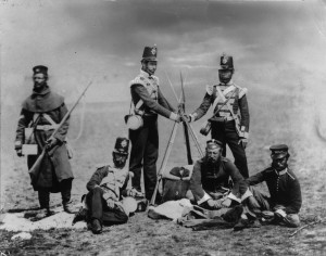 Bry­tyj­scy żoł­nie­rze pod­czas wojny krym­skiej, fot. Roger Fenton, ok. 1854 r.