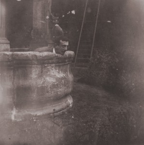 Wielki Książę Cyryl w studni, Zamek Volfsgarten pobliżu Darmstadt, 1899 r.