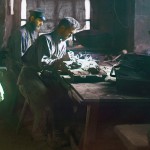 Robotnicy pracujący nad odlewem artystycznym, fot. Siergiej Prokudin-Gorski, ok. 1910 r.