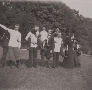 Z rodzinami, ok. 1900 r