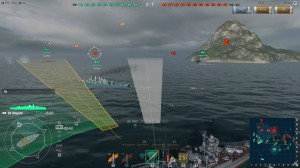 Japoński krążownik Mogami w trakcie walki. Zielone pole po lewej stronie pokazuje obszar w jaki możemy trafić naszą wyrzutnią torped. Są dwie, po jednej na każdą z burt.