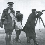 Japoński generał Kuroki Tamemoto i brytyjski oficer Ian Hamilton podczas bitwy pod Sandepu, styczeń 1905 r