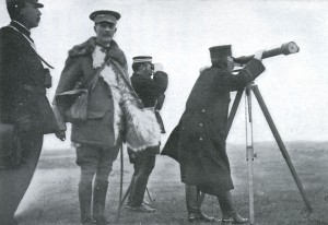 Japoński generał Kuroki Tamemoto i brytyjski oficer Ian Hamilton podczas bitwy pod Sandepu, styczeń 1905 r