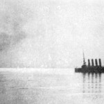 Płonący Wariag po bitwie w zatoce Czemulpo, 9 lutego 1904 r