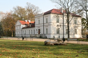 Zespół parkowo-pałacowy w Warce-Winiarach