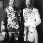 Car Mikołaj II z bliźniaczo podobnym do niego kuzynem angielskim królem Jerzym V po prawej 1913 r.