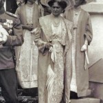 Caryca Aleksandra z córkami Tatianą i Olgą, początek XX wieku