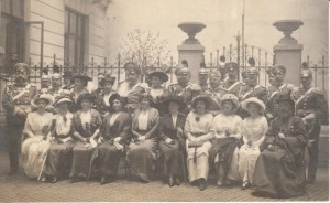 Generałowie i oficerowie żandarmerii wraz z żonami, 1913 r