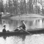 Mikołaj z synem na łódce w Carskim Siole, 1914 r