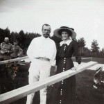 Tatiana z ojcem na wybrzeżu fińskim, 1911 r