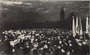 Uppsala_plate_1_from_NF_30_(1920)_-_Student_song_at_Slottsbacken_on_Walpurgis_night