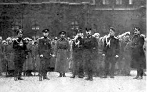 1 Piotrogrodzki Batalion Kobiecy (wcześniej 1 Moskiewski Kobiecy Batalion Śmierci) ochrania Pałac Zimowy w Piotrogrodzie - siedzibę Rządu Tymczasowego, początek listopada 1917