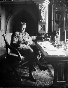Aleksander Kiereński jako premier Rządu Tymczasowego w gabinecie w Pałacu Zimowym, lipiec 1917