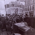 Demonstranci w carskiej limuzynie, marzec 1917