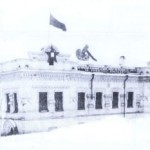 Dom Ipatiewa w Jekaterynburgu, w którym przetrzymywano, a następnie zamordowano rodzinę carską, zdjęcie z 1920 roku po przekształceniu domu na muzeum rewolucji