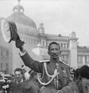 Generał Ławr Korniłow przybywa na naradę wojskową, 27 sierpień 1917
