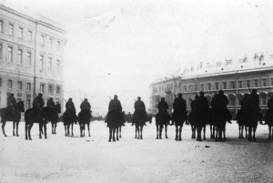Kawaleria zagradza drogę do Pałacu Zimowego 9 (22) stycznia 1905 r