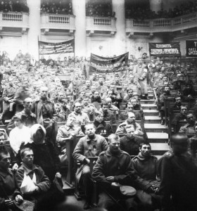 Manifestacja inwalidów I wojny światowej w Pałacu Taurydzkim, kwiecień 1917