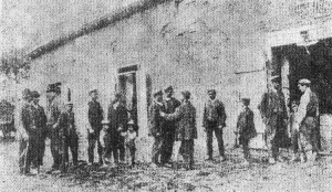 Strajkujący robotnicy rolni koło Kutna podczas rewolucji 1905 w Królewstwie Polskim