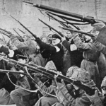 Walki na ulicach Piotrogrodu, rewolucjoniści atakują carską policję, marzec 1917