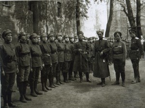 Wizyta generała Popowcowa w 1 Piotrogrodzkim Batalionie Kobiecym dowodzonym przez Marię Boczkariową, lato 1917