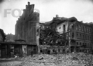 Zniszczony komisariat policji w Piotrogrodzie, marzec 1917
