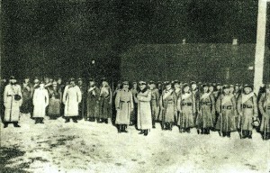 Żołnierze pod Narwską Bramą, rankiem 9 (22) stycznia 1905 przed masakrą