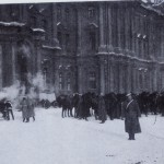 Żołnierze przed Pałacem Zimowym podczas krwawej niedzieli