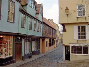 Elm Hill średniowieczna ulica Norwich, TourNorfolk, CC BY-SA 2.5