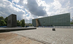 Gmach Muzeum Historii Żydów Polskich POLIN/fot. mamik, CC-BY-SA-3.0 