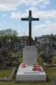Odrestaurowany grób Krystyny Skarbek i Andrzeja Kowerskiego, polskich agentów w służbie brytyjskiej SOE, na katolickim cmentarzu Kensal Green St. Mary w Londynie