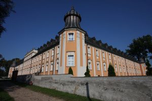 Budynek poklasztorny w Gościkowie / źródło: pl.wikipedia.org CC BY-SA 3.0 