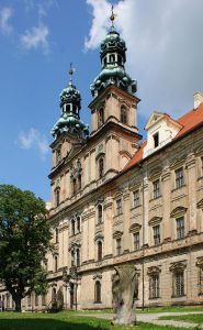 Fasada kościoła cystersów w Lubiążu / źródło: pl.wikipedia.org Domena publiczna