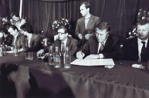 Podpisanie porozumień sierpniowych w Szczecinie, 30 sierpnia 1980/ fot. Stefan Cieślak CC BY 3.0