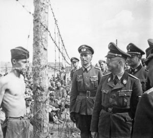 Himmler wizytujący obóz dla radzieckich jeńców wojennych w Rosji