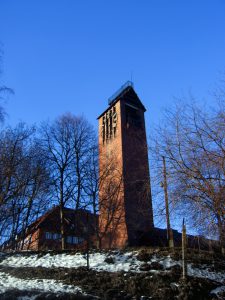 Wieża zegarowa schroniska młodzieżowego na Biskupiej Górce